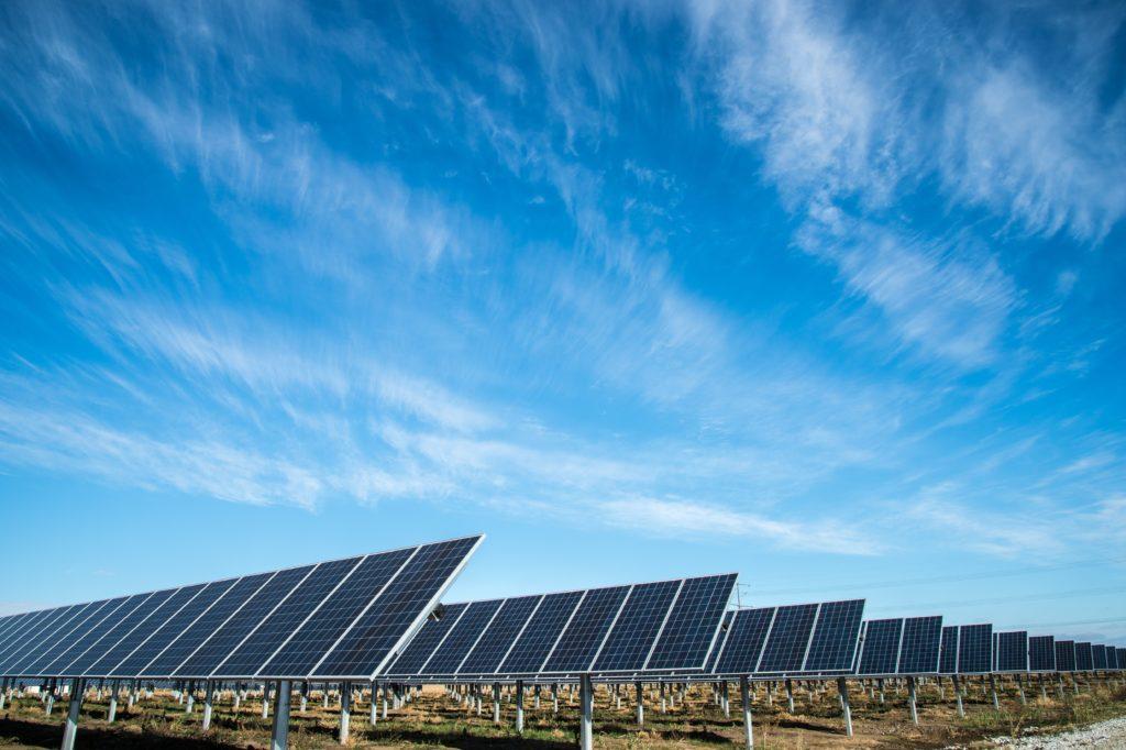 Bærekraftig event: Bruk solenergi for å redusere karbonutslipp.